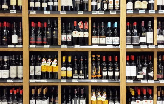 How to Store and Serve Wine the Right Way – The DD Wine Gallery Guide